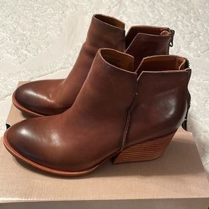 Kork-Ease Chandra Brown ankle booties size 8.5